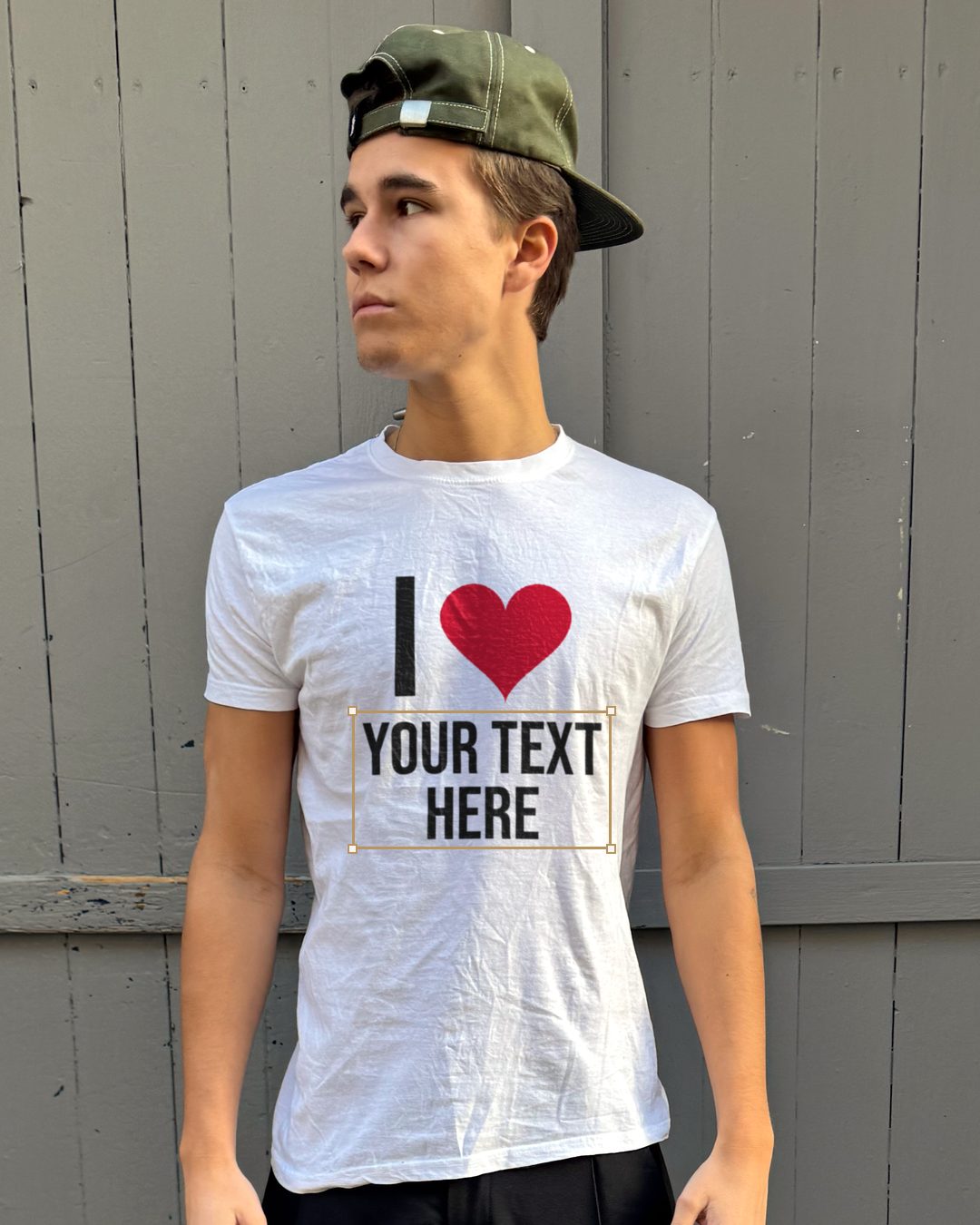 Hvid t-shirt med tryk fra TrykPå