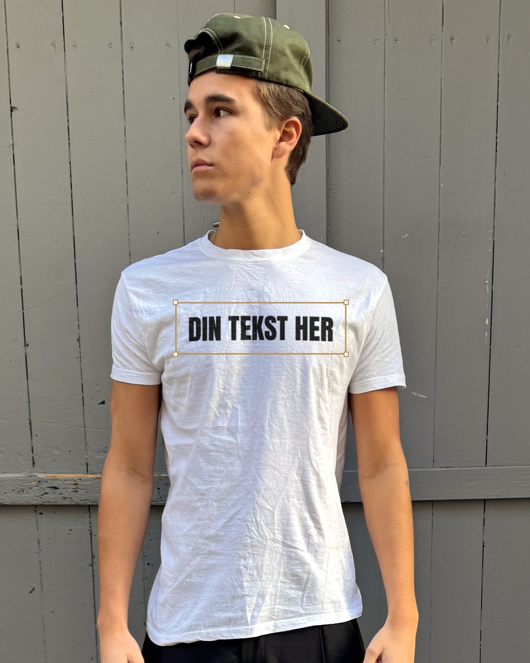 Hvid t-shirt med tryk fra TrykPå